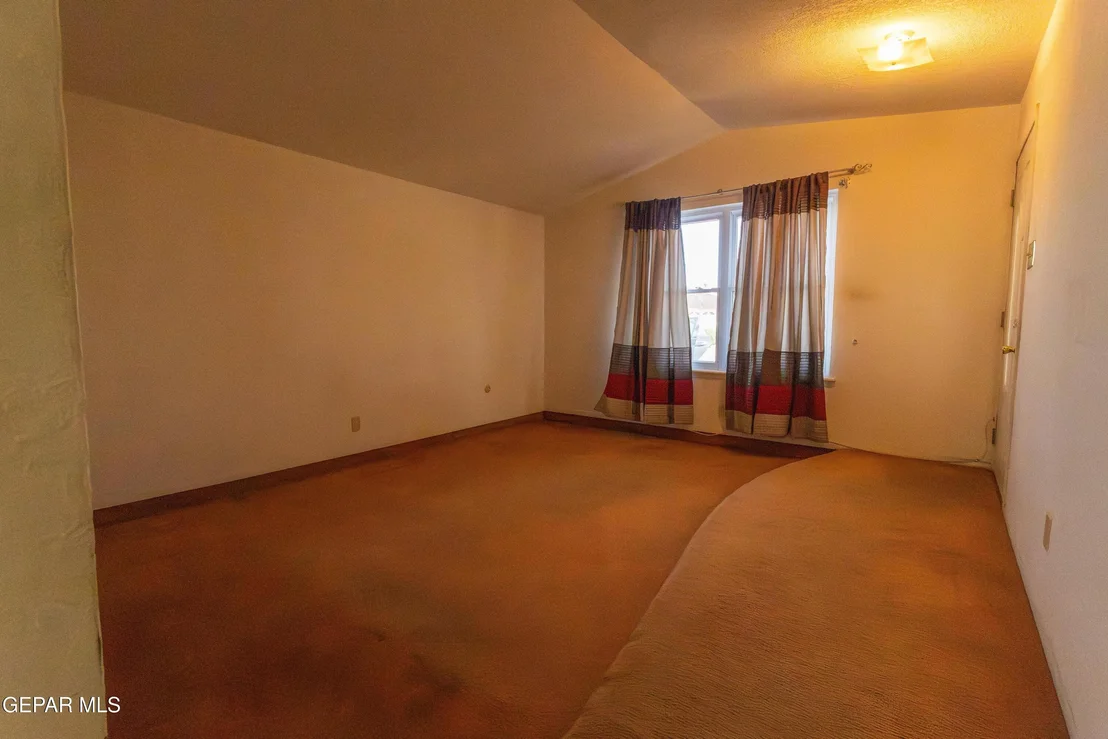 Photo of 5728 DEVON Avenue