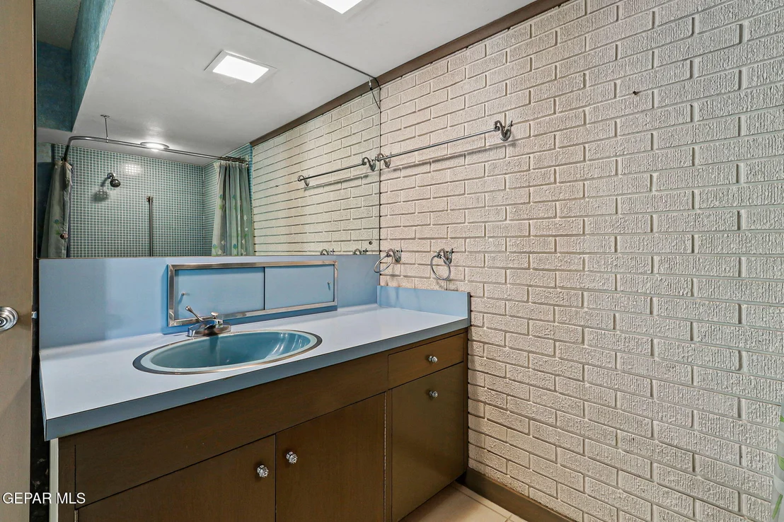 Photo of 1209 Thunderbird Drive