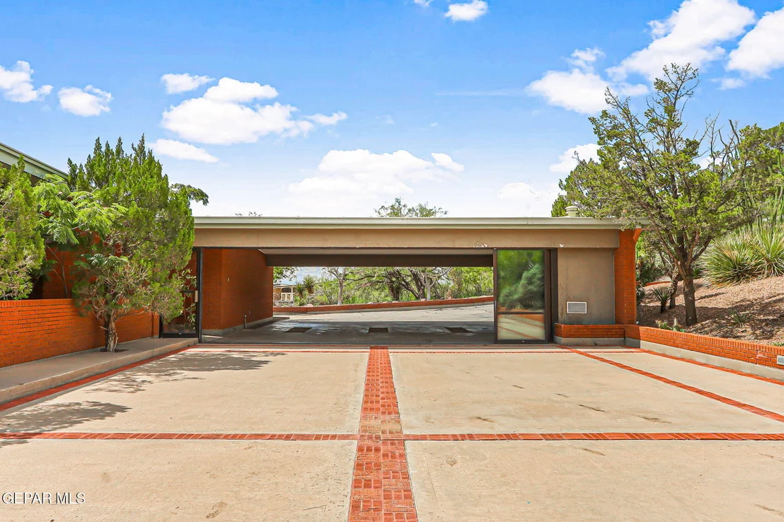 Photo of 1209 Thunderbird Drive
