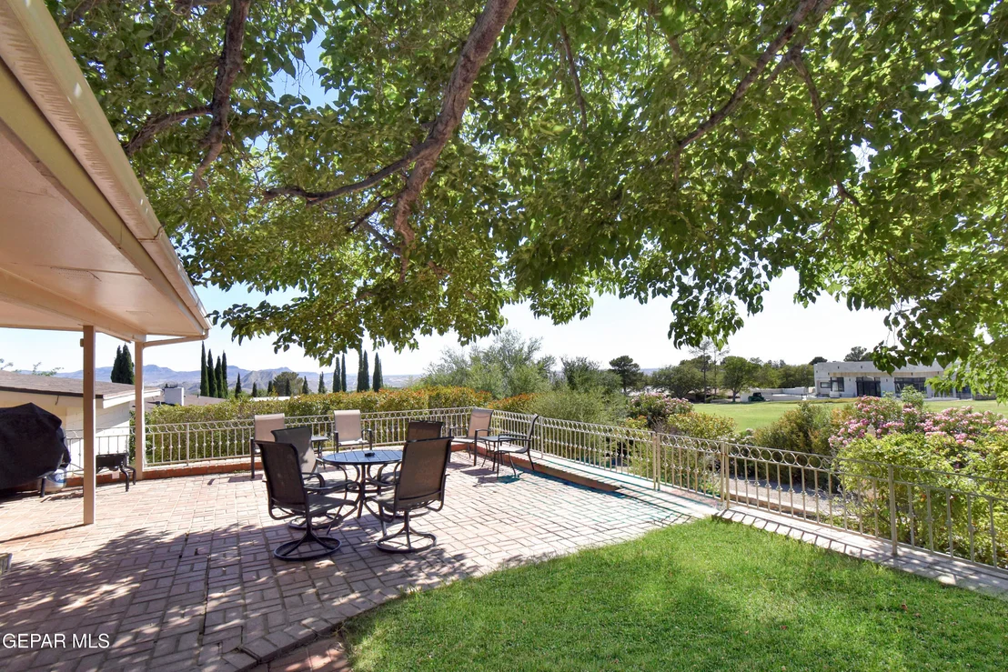 Photo of 849 River Oaks Drive