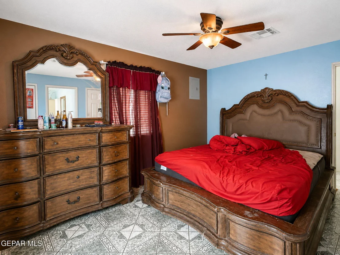 Photo of 1178 YANN Road