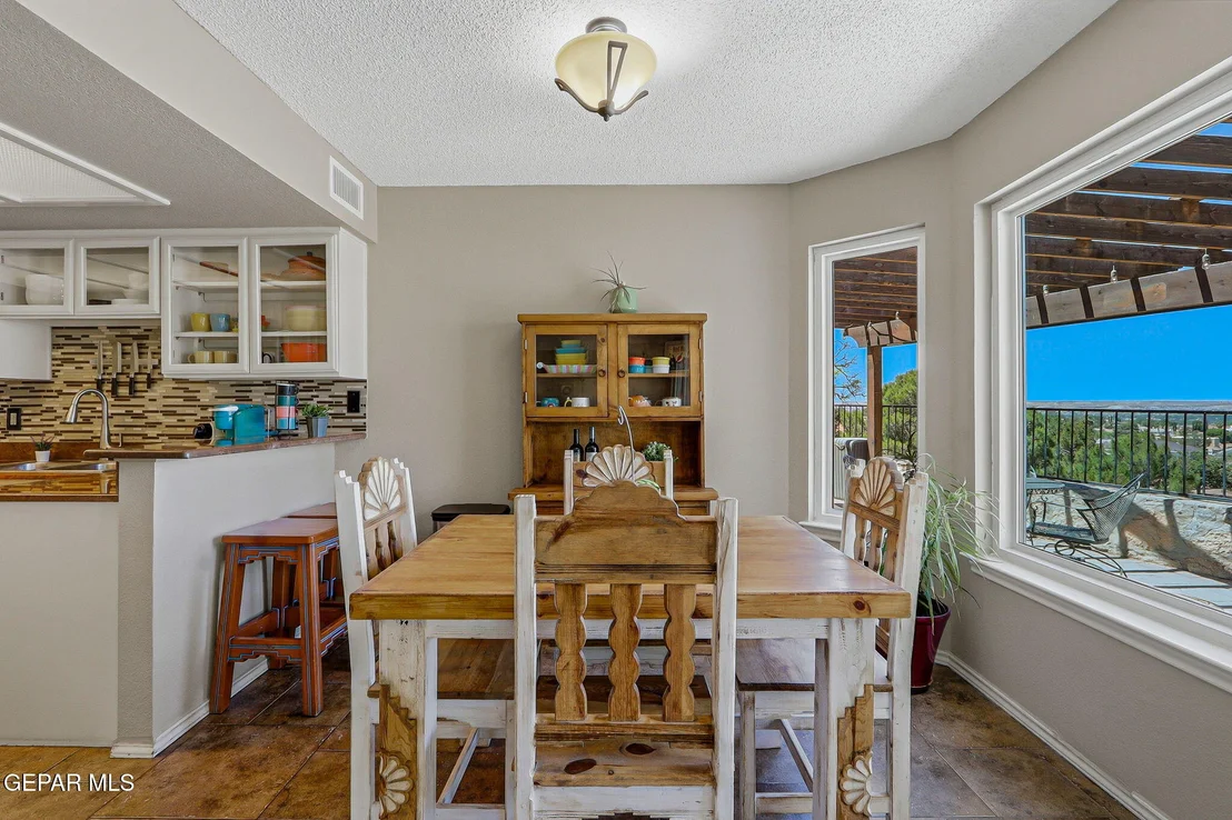 Photo of 805 BRUSSELS Way