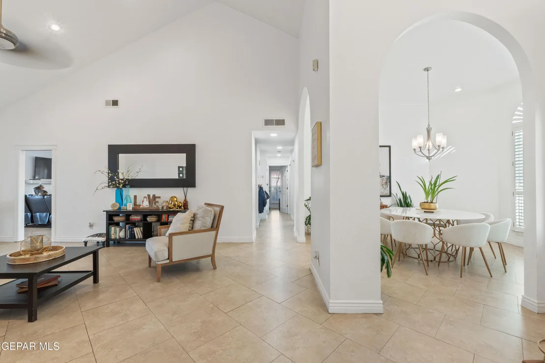 Photo of 721 WILLOW GLEN Drive