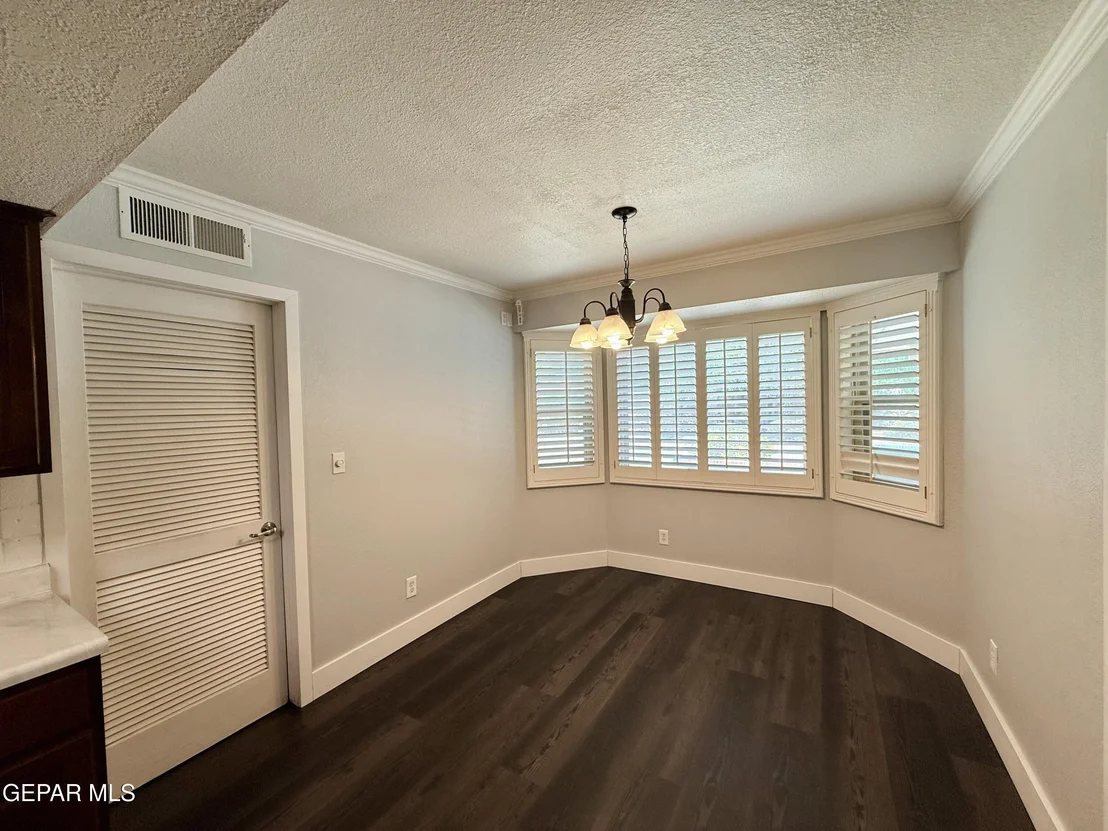 Photo of 707 W SUNSET Road