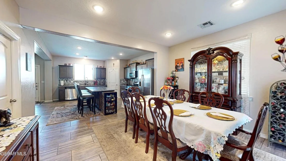 Photo of 129 N Manzanita Drive