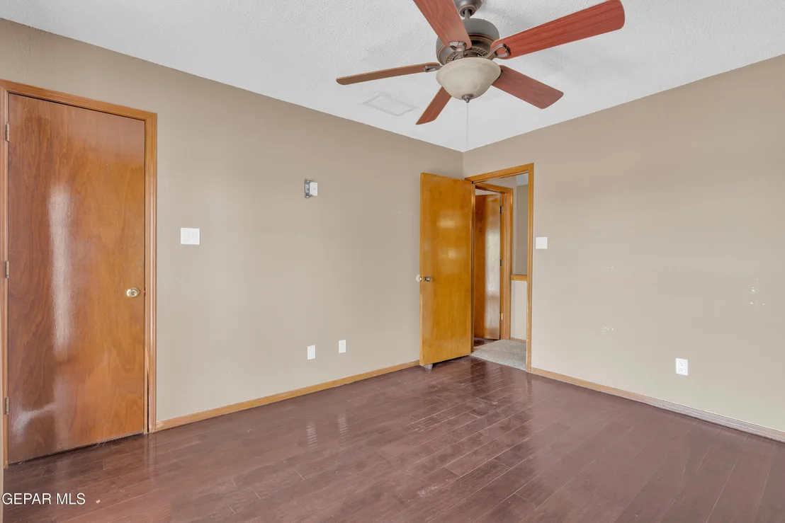 Photo of 2121 GREENLEE Drive