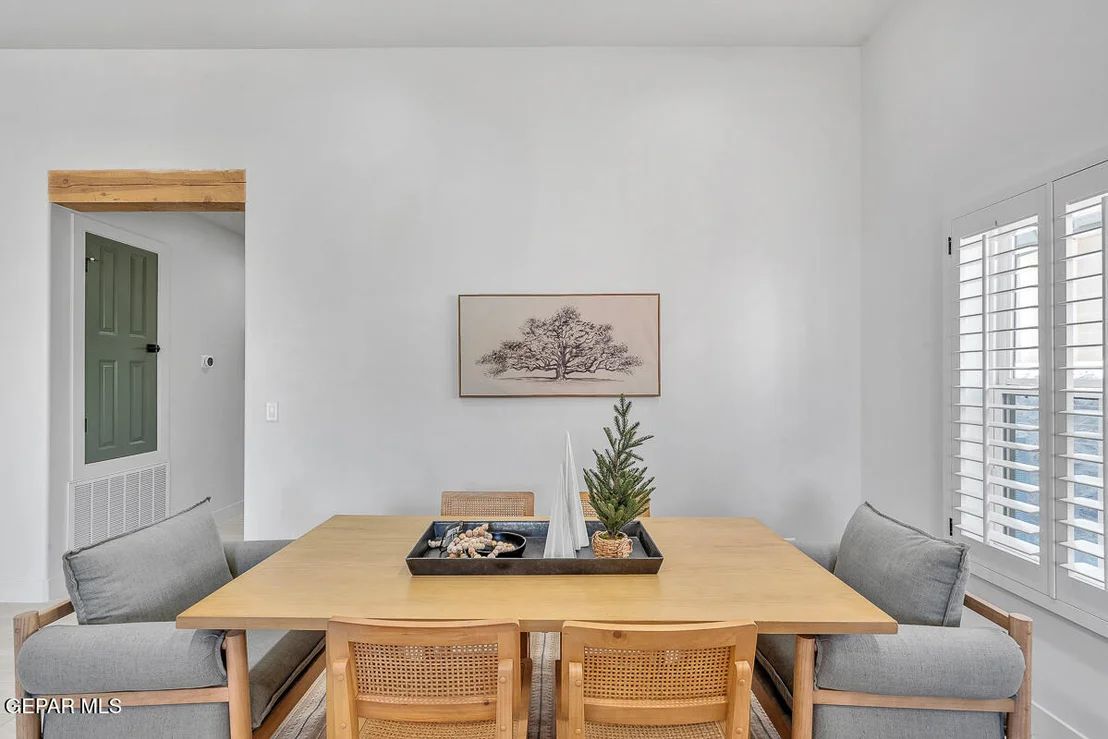 Photo of 909 Bilton Place