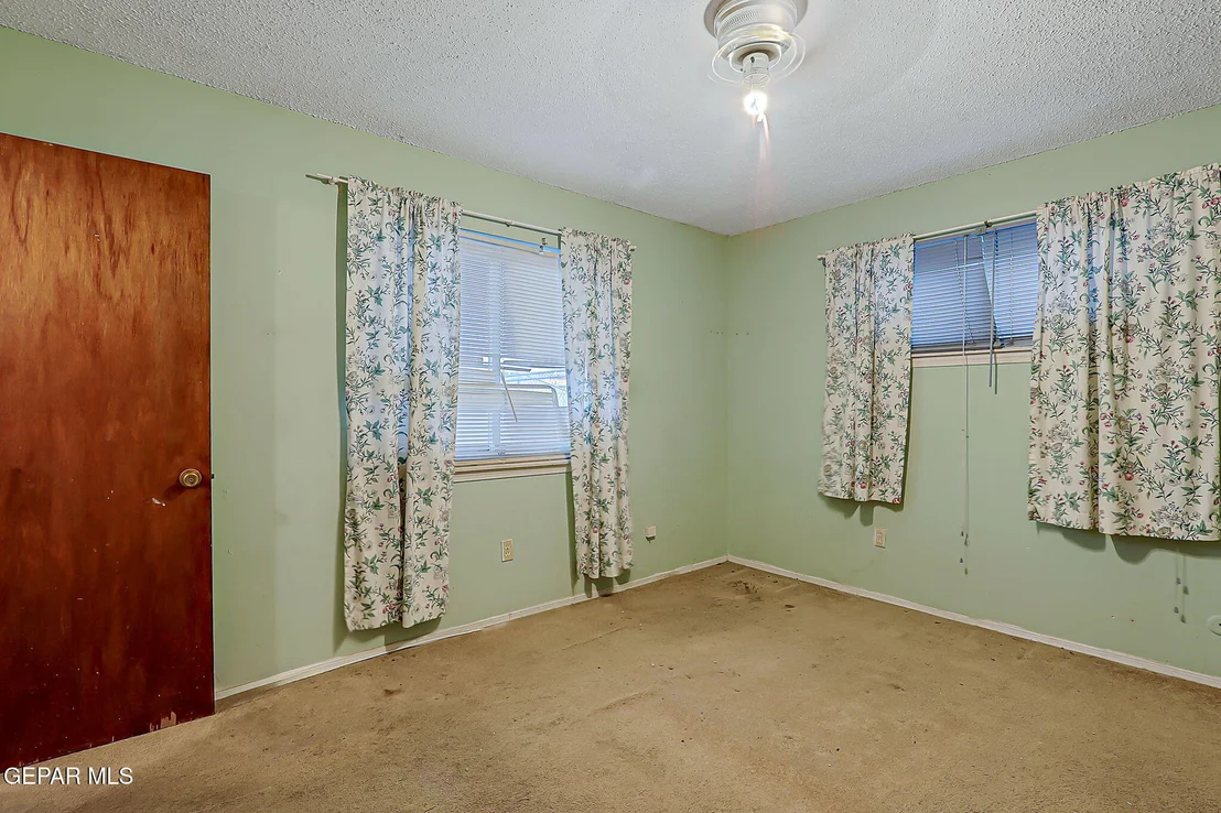 Photo of 7925 Broadway Drive