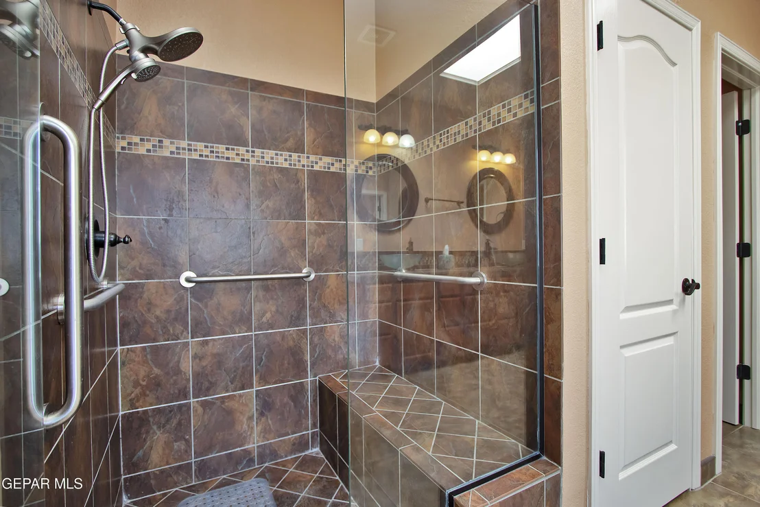 Photo of 920 TYLER SETH Avenue