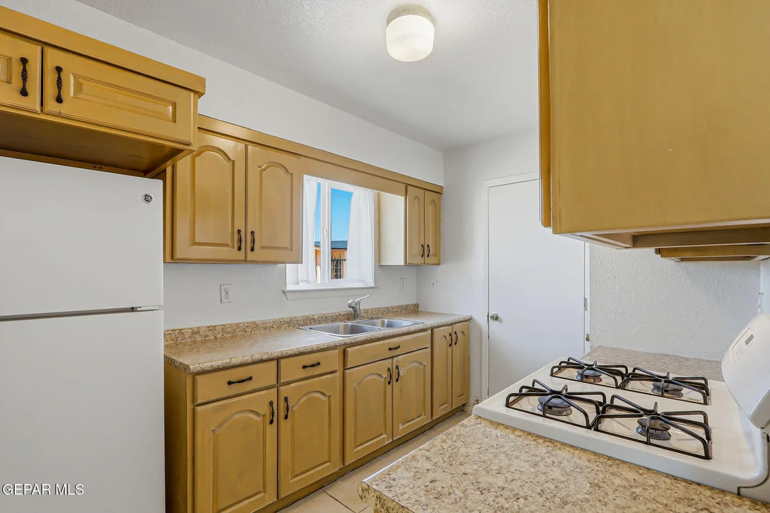 Photo of 8400 FURMAN Place