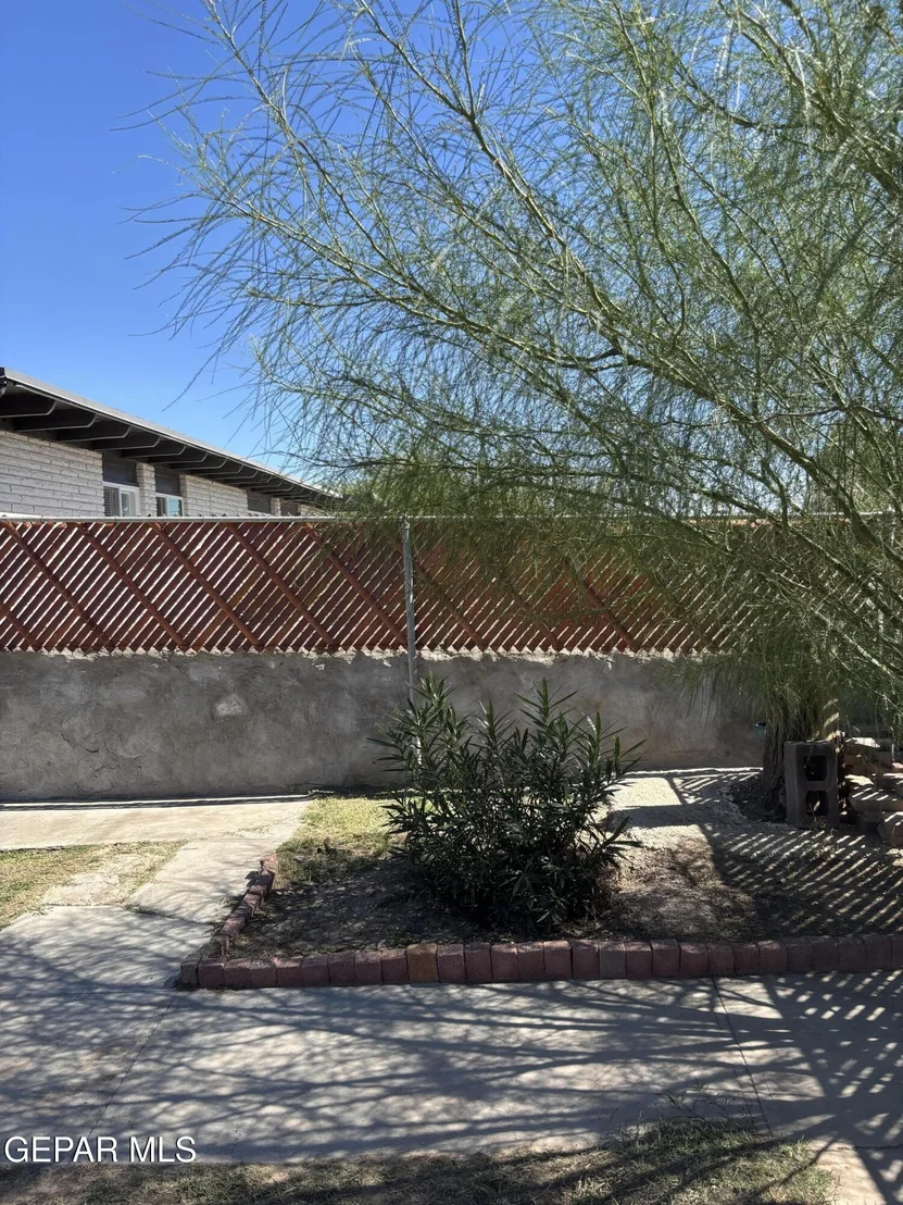 Photo of 7874 Broadway Drive