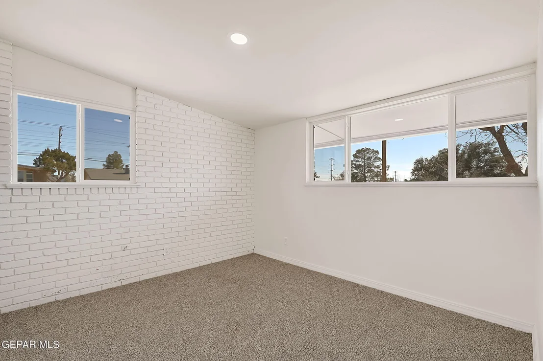 Photo of 5609 MARTIN Lane