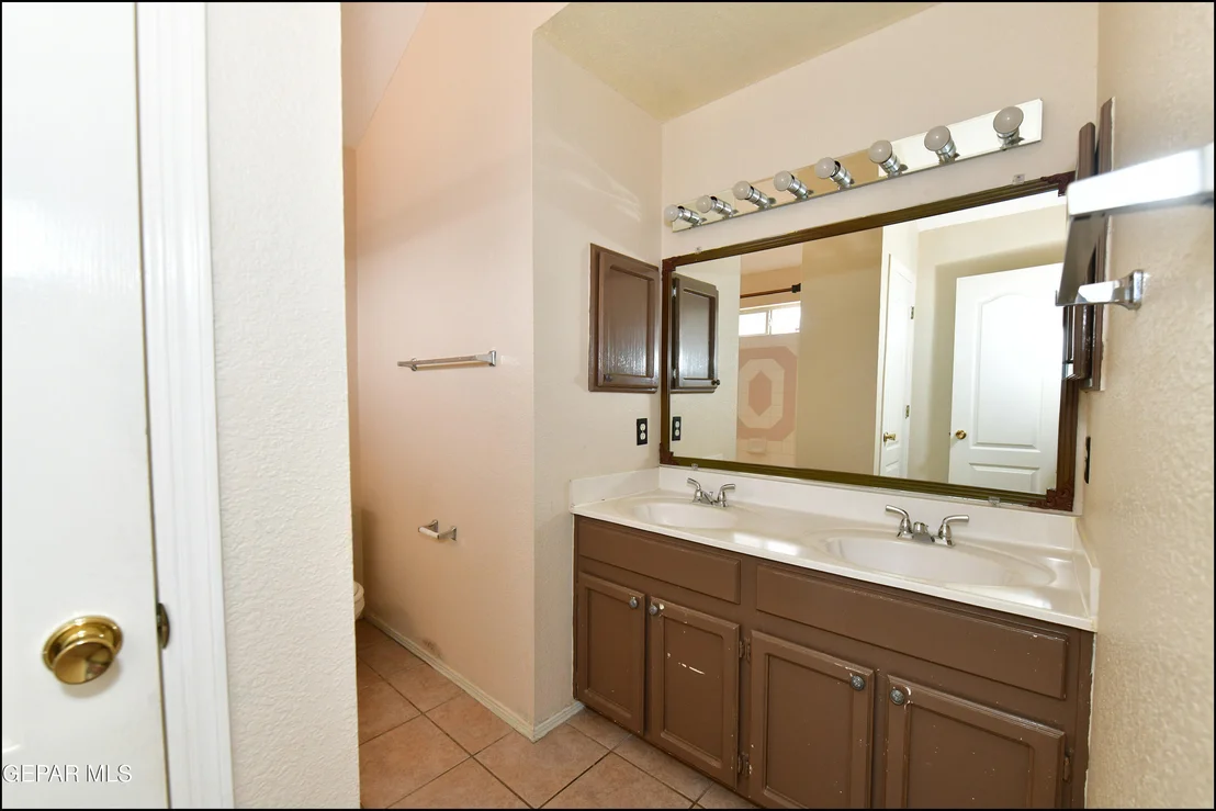 Photo of 7737 PLAZA AZUL Road