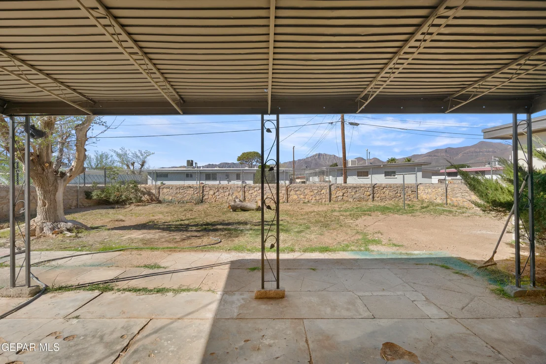 Photo of 9516 IRIS Drive