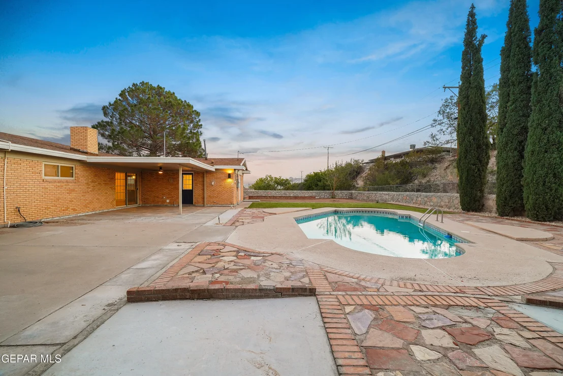 Photo of 4401 BUCKINGHAM Drive
