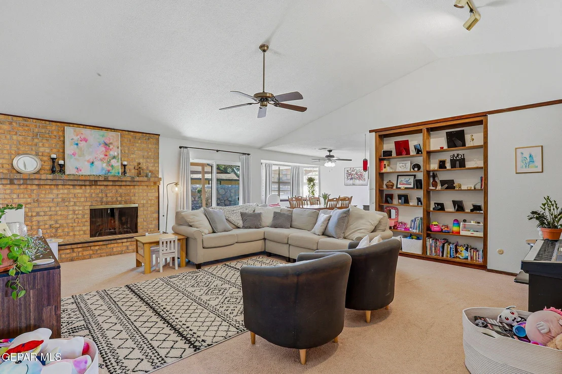 Photo of 1721 VISTA REAL Drive
