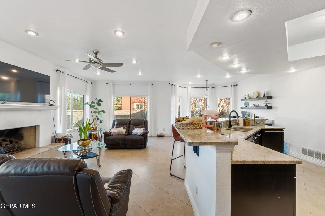Photo of 721 WILLOW GLEN Drive