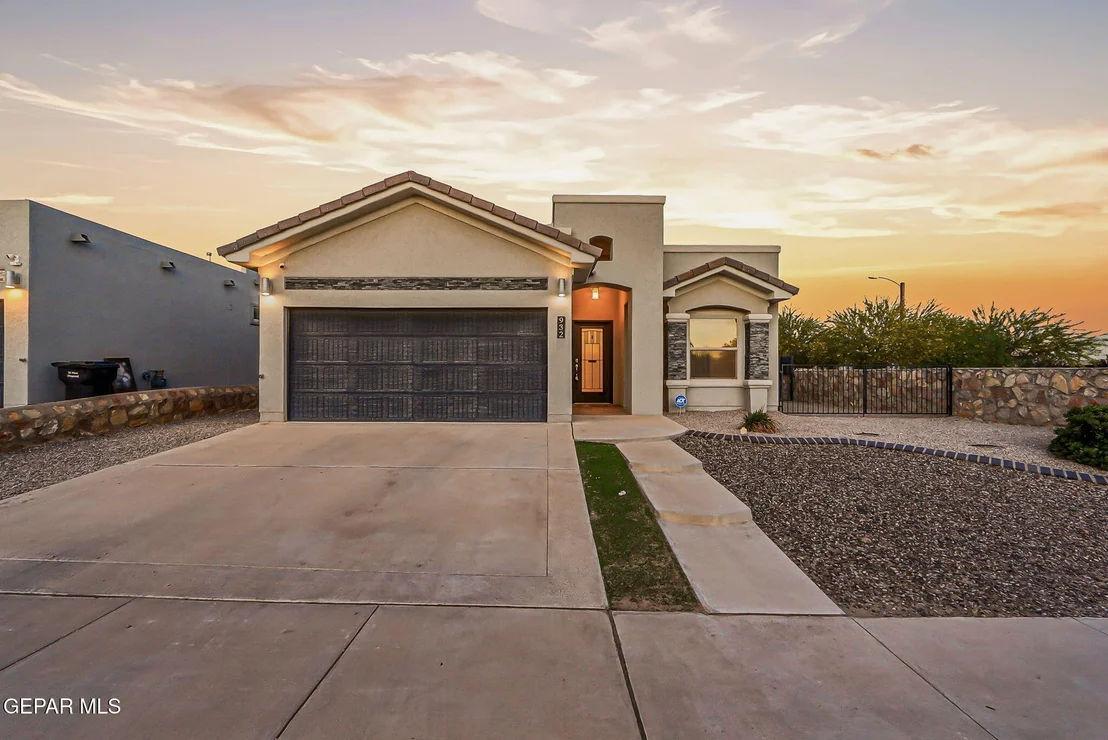 Photo of 932 PENRITH Street