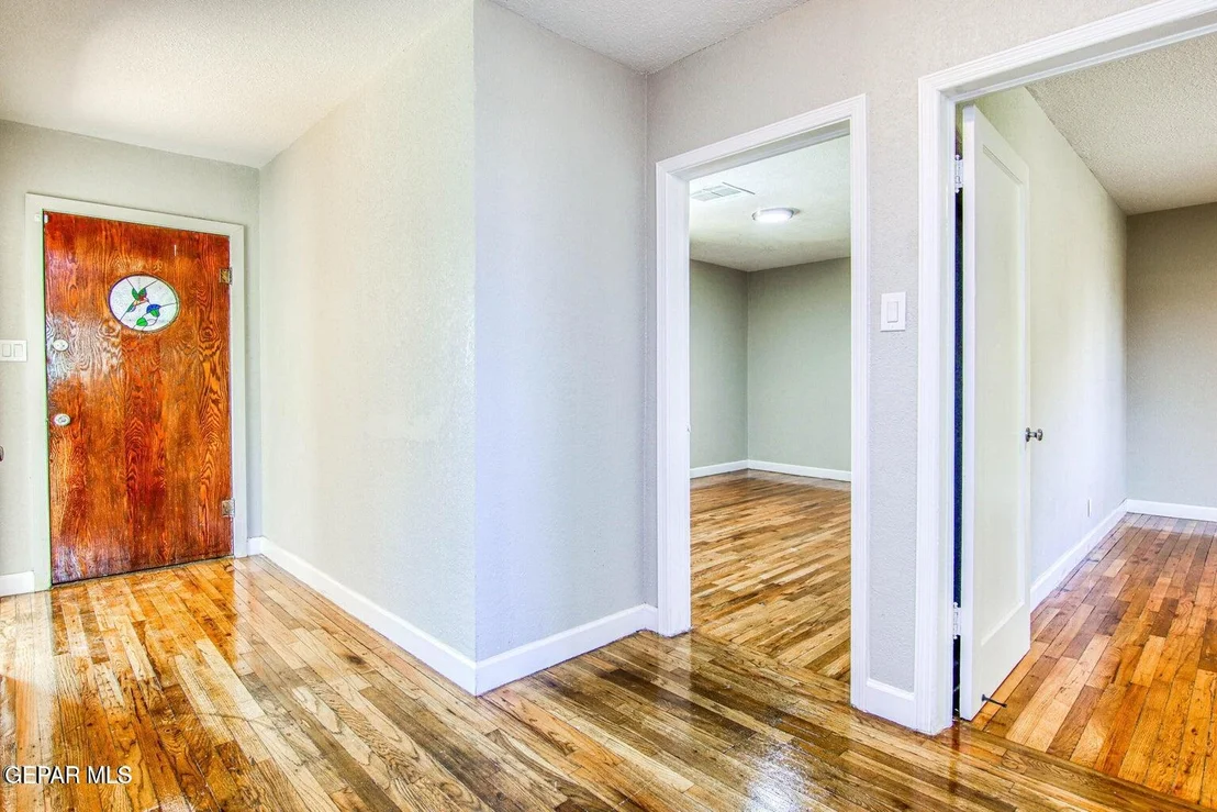 Photo of 915 Sparks Circle