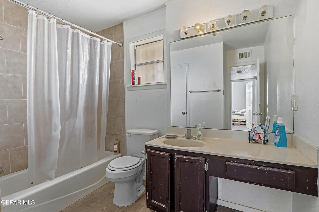 Photo of Unit 2 at 1530 Common Drive