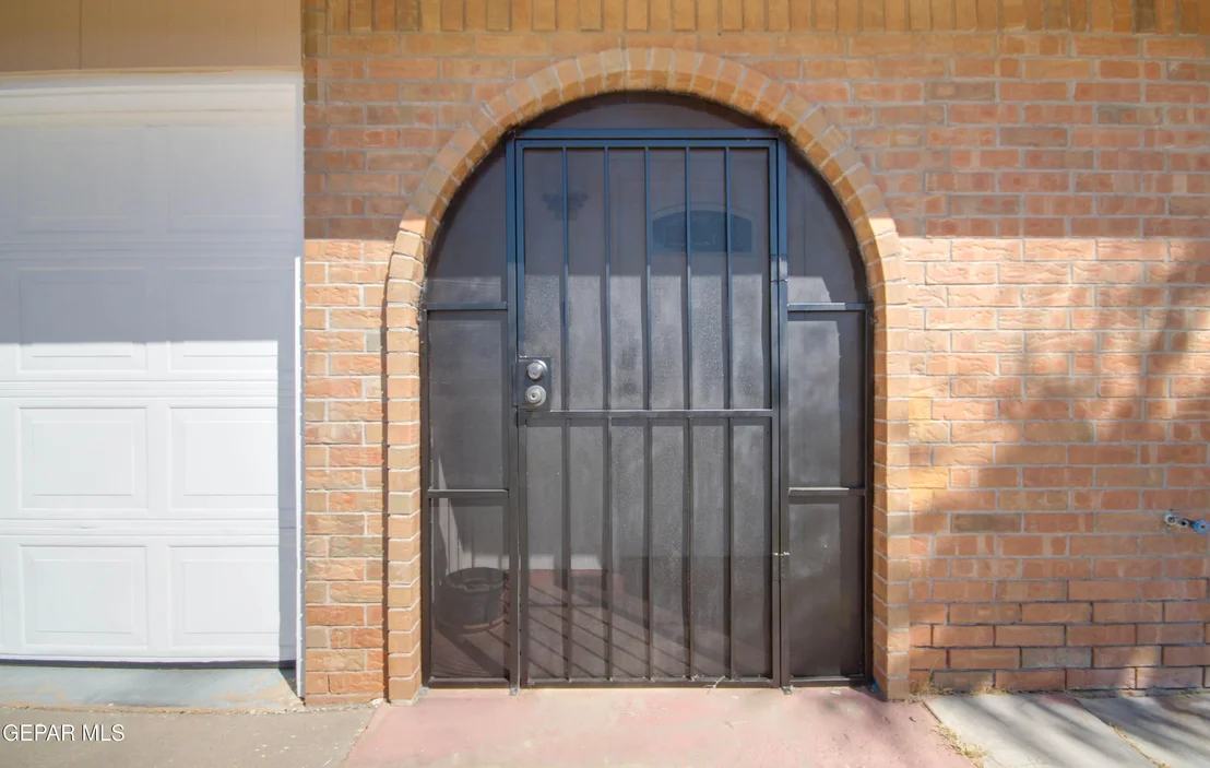 Photo of 5629 LONGVIEW Circle