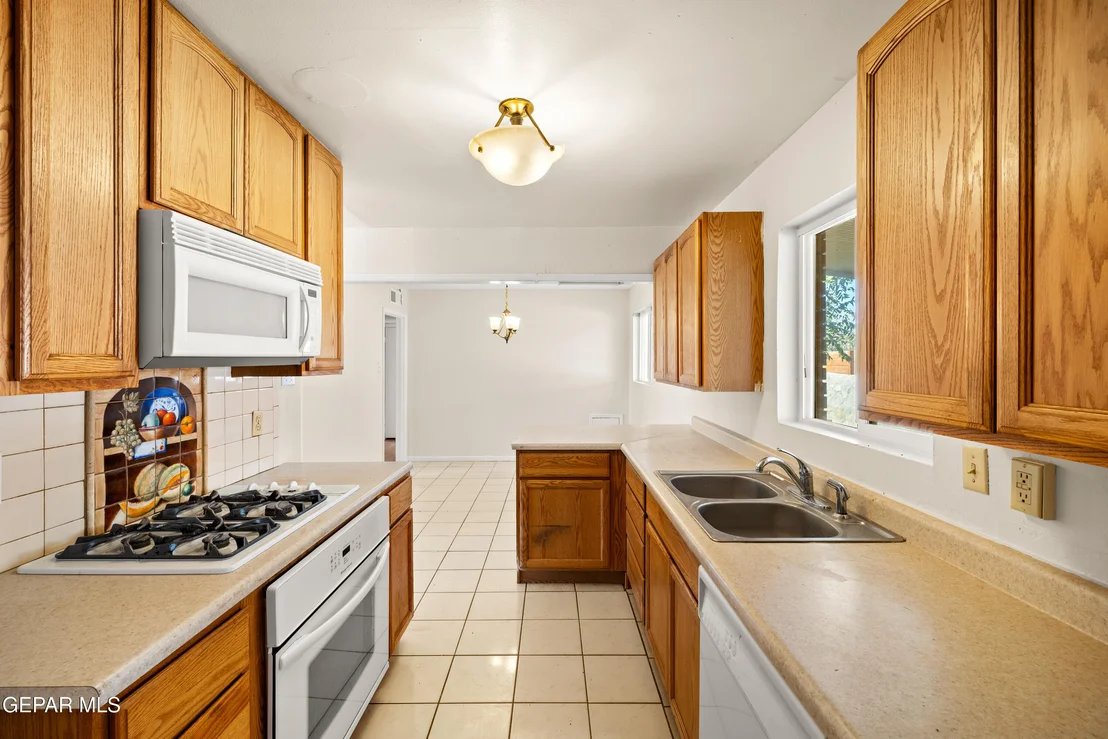 Photo of 10329 MCCOMBS Street