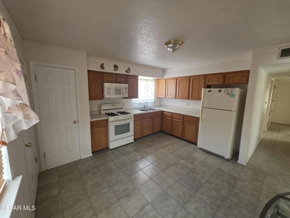 Photo of 9417 VERDUN Way