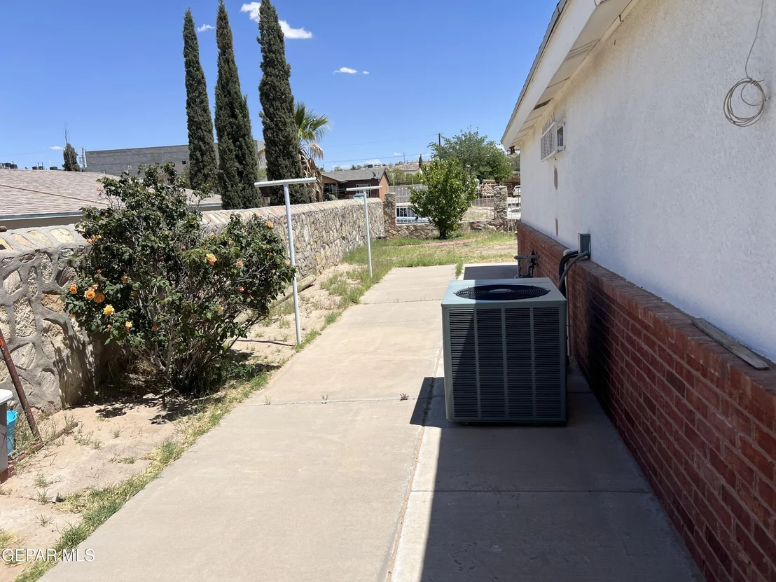 Photo of 225 PEYTON Road