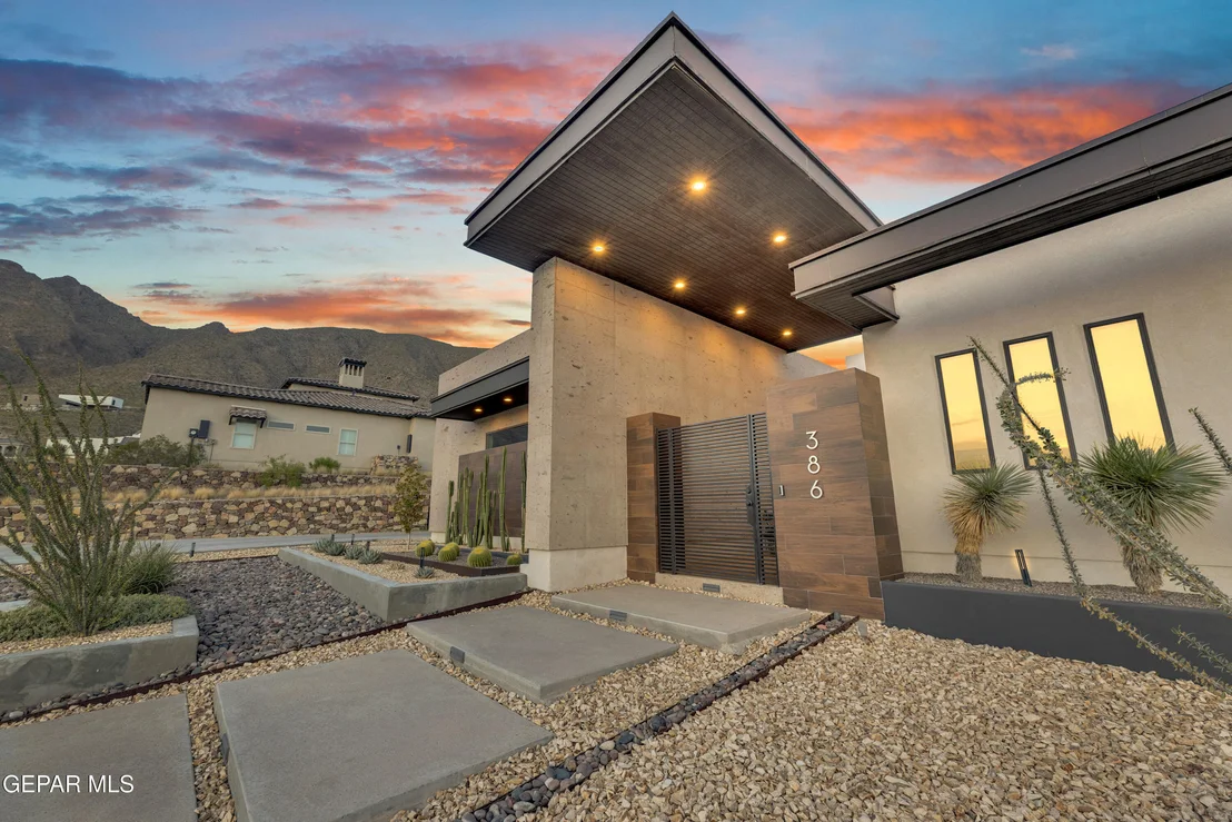 Photo of 386 ROCKY POINTE Drive