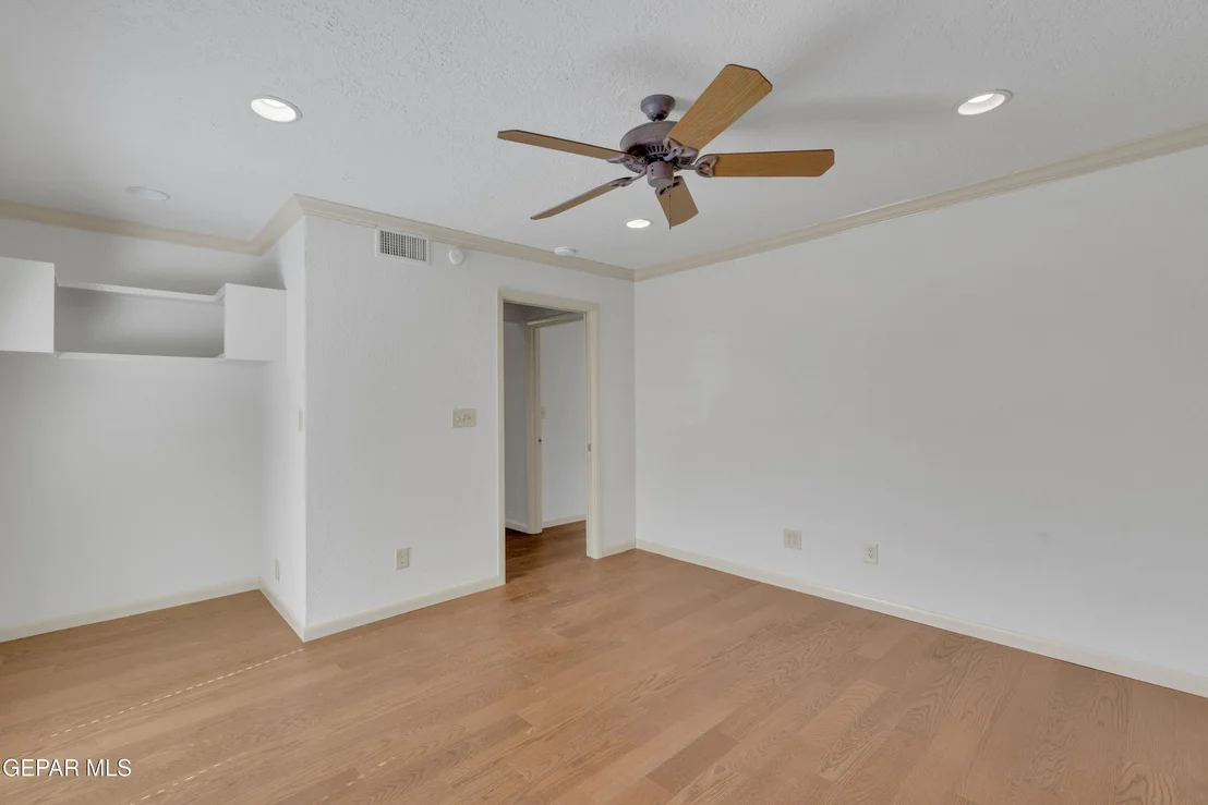 Photo of 913 THUNDERBIRD Drive