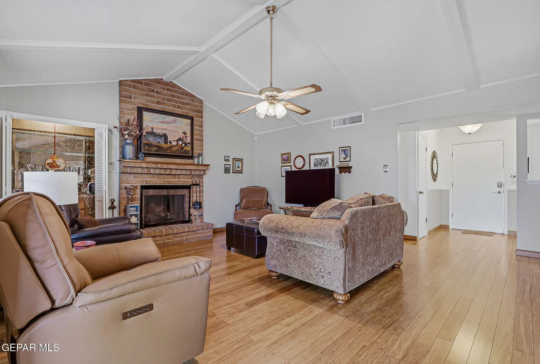 Photo of 3128 Mc Lean Street