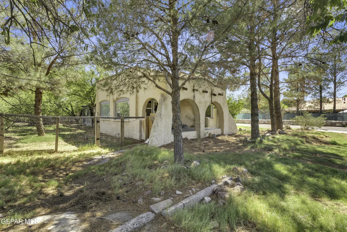Photo of 932 W Borderland Rd. Road