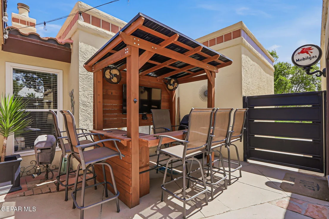 Photo of 716 Willow Glen Drive