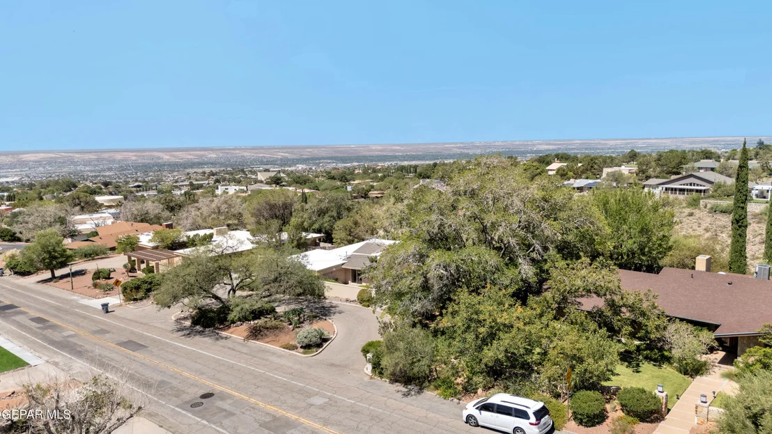 Photo of 913 THUNDERBIRD Drive