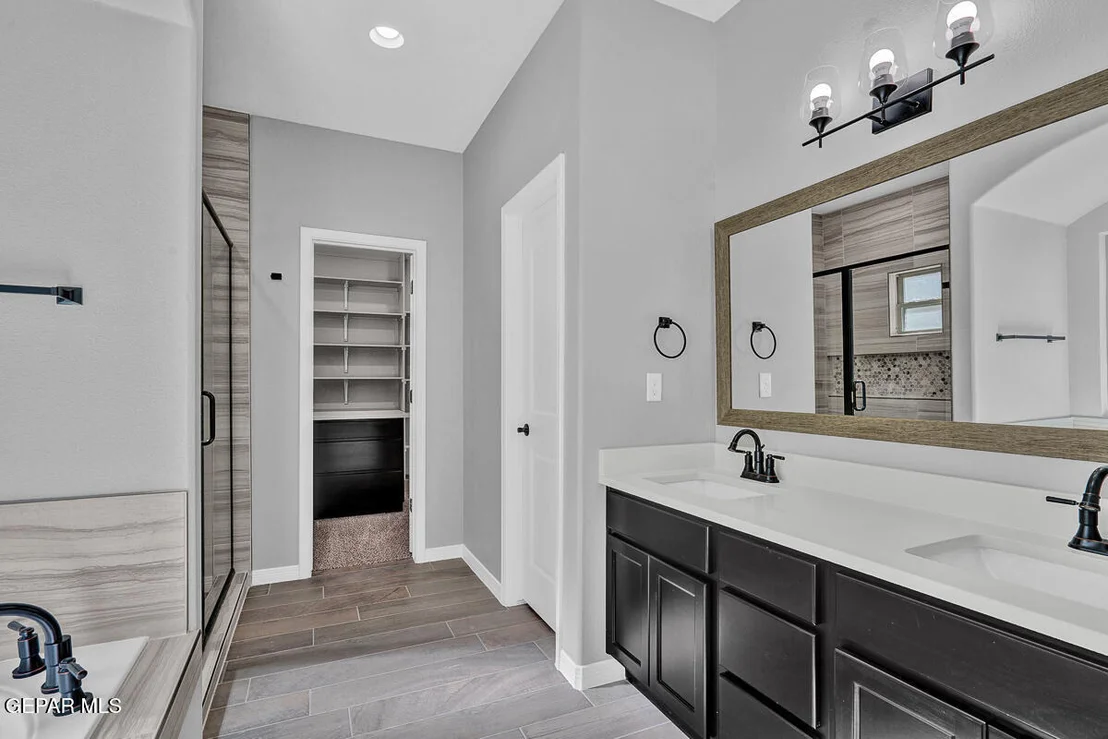 Photo of 913 Bilton Place