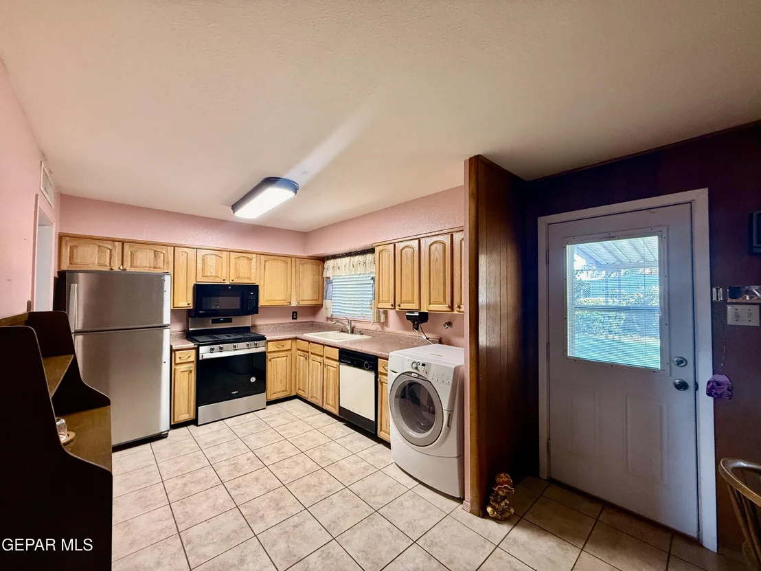 Photo of 5828 STURGEON DR Drive