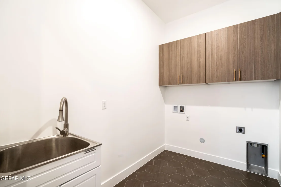 Photo of 653 BIR Circle
