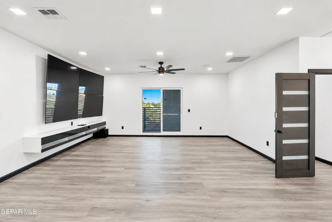 Photo of 817 Jones Point Place