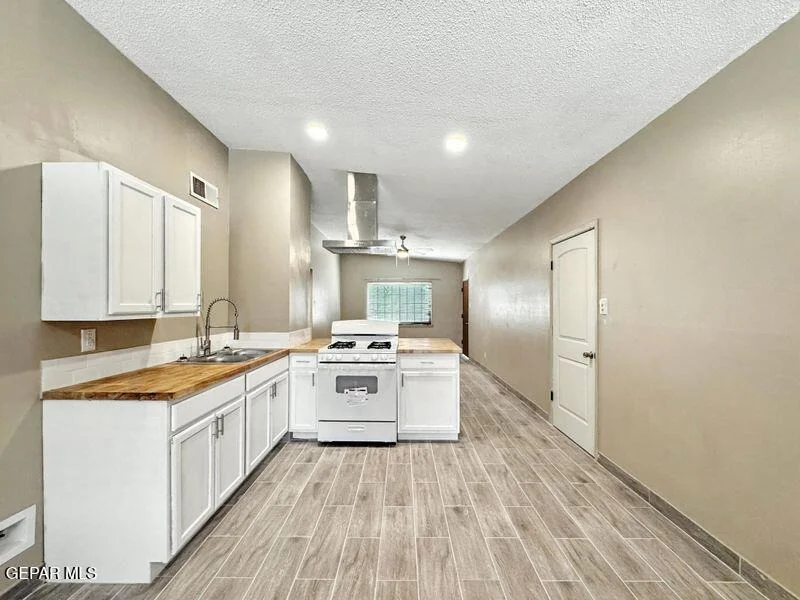 Photo of 7215 Barker Road