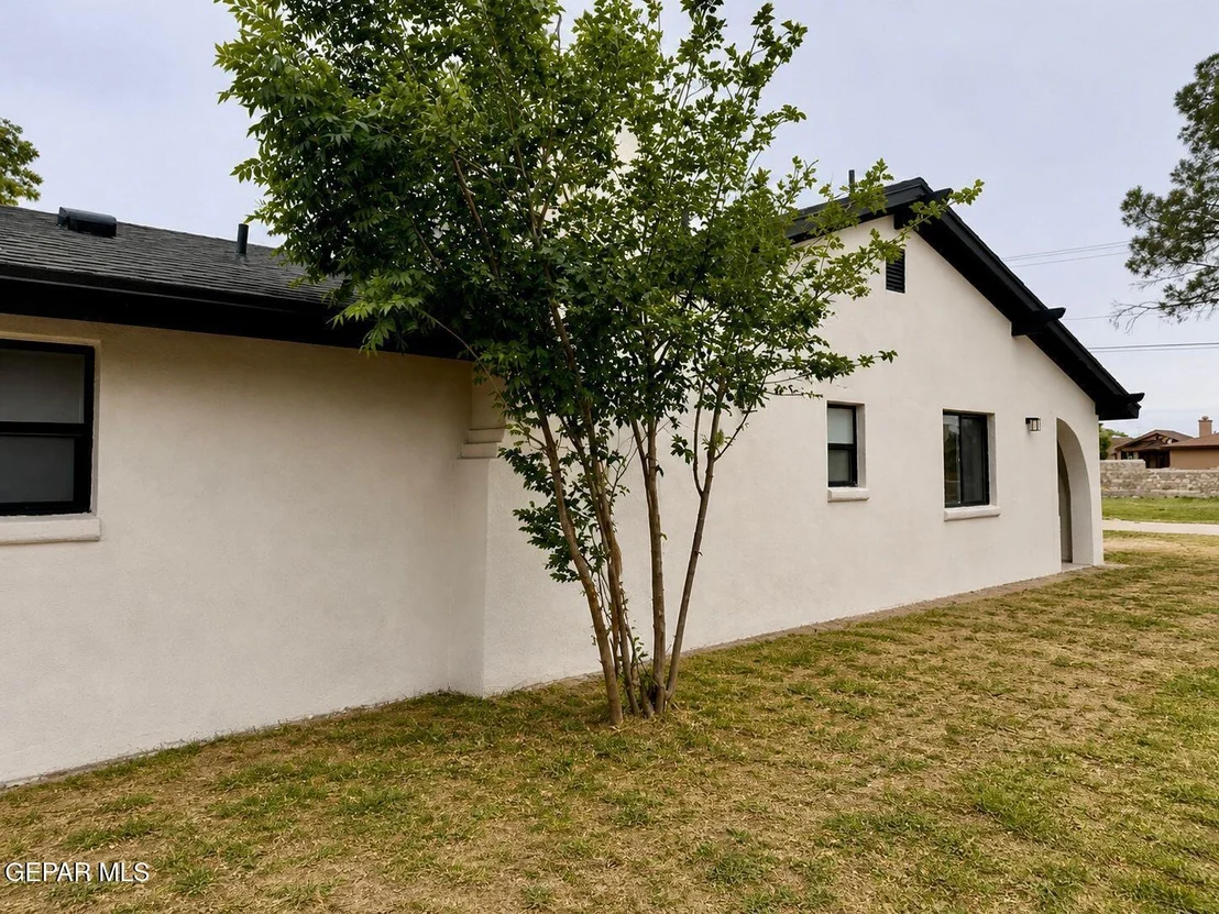 Photo of 775 W BORDERLAND Road