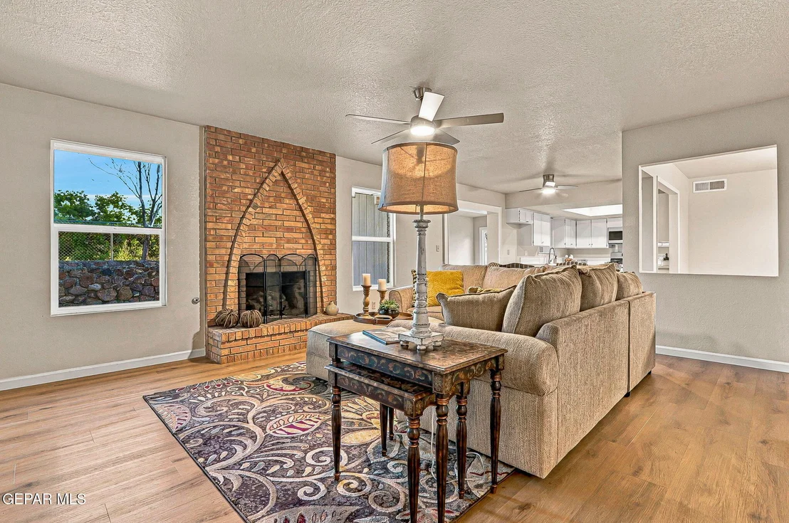 Photo of 220 SERRANIA Drive
