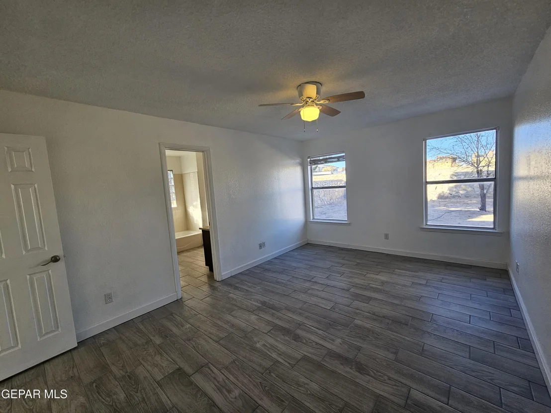 Photo of 2155 SUN MANOR Drive