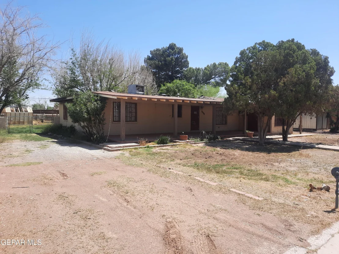 Photo of 8033 BOWEN Road