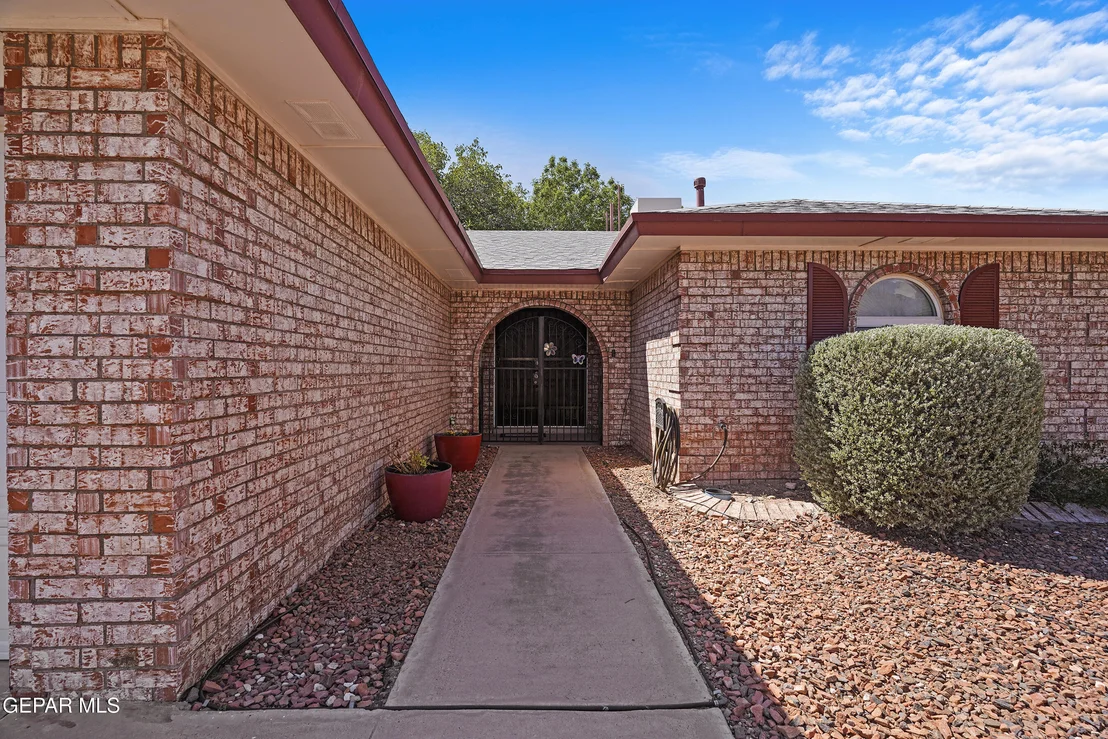 Photo of 805 ESPOLON Drive