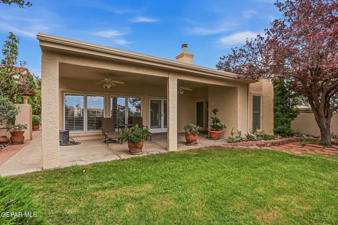 Photo of 1013 LOS JARDINES Circle