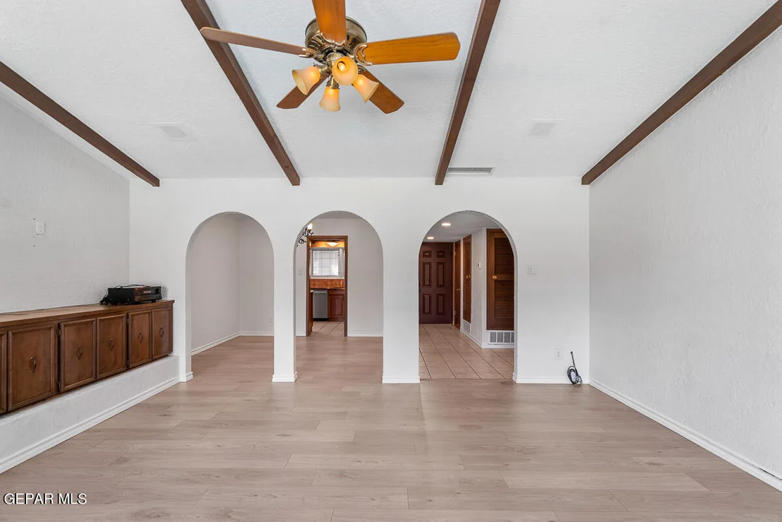 Photo of 424 PALMARY Drive