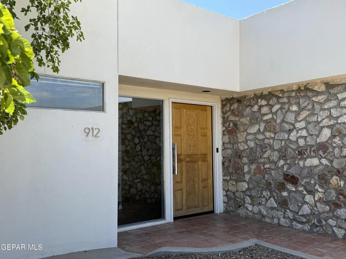 Photo of 912 THUNDERBIRD Drive