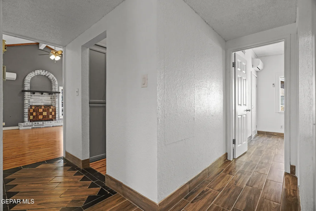 Photo of 4721 MAUREEN Circle