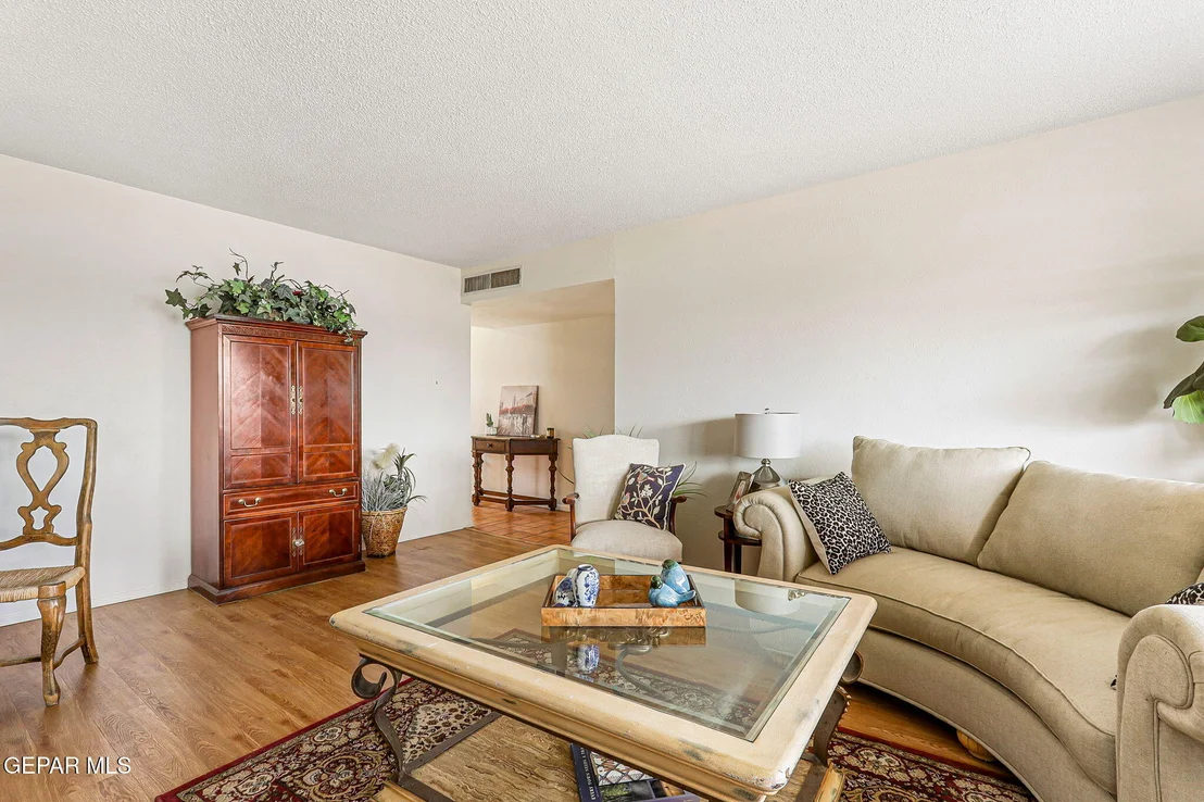 Photo of 540 MARTHMONT Way