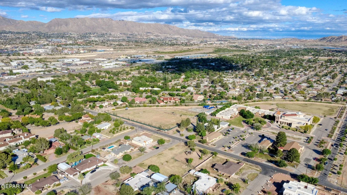 Photo of 425 W SUNSET Road